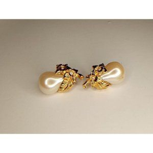 AVON 1" Long White Pear Clip On Earrings‎ Set (1e1)